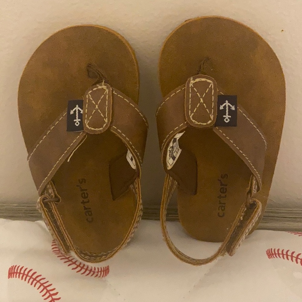 Carter’s size 5 toddler flip flops